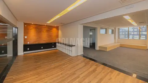 Conjunto Comercial em Mont Serrat